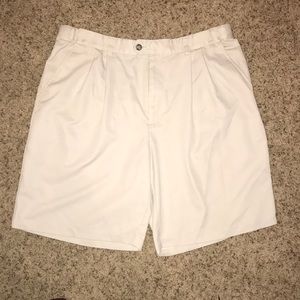 Izod cream shorts